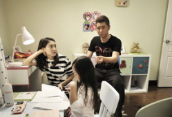 小爸妈电视剧演员表,实力派明星齐聚一堂，演绎温馨家庭生活